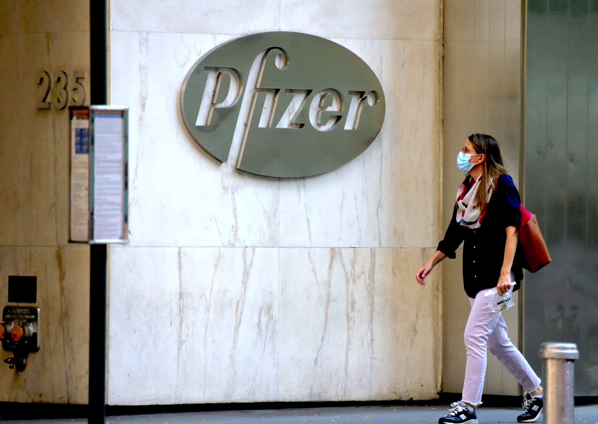 Covid: Pfizer rinuncia a royalty su antivirale, accordo per accesso globale