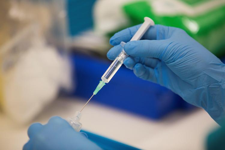 Vaccino Pfizer-BionTech efficace al 90%, primi dati Fase 3