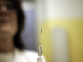 Medici, vaccino anti-Hpv anche a 25enni e anti-influenza gratis dai 50