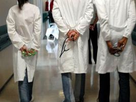 Grillo, basta medici 'fantasma' con contratti atipici