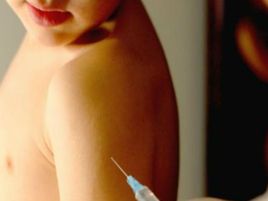 Vaccini, contro falsi miti poster in ambulatori pediatri