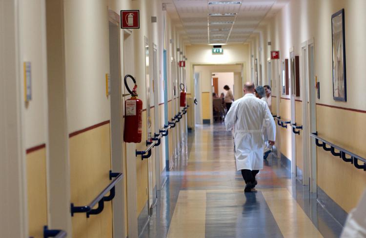 Allarme societ scientifiche, in ospedale persi 32mila letti e 11mila medici