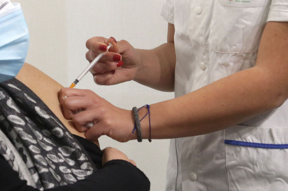 Studio, booster vaccino anti-Covid fondamentale per pazienti oncologici e fragili